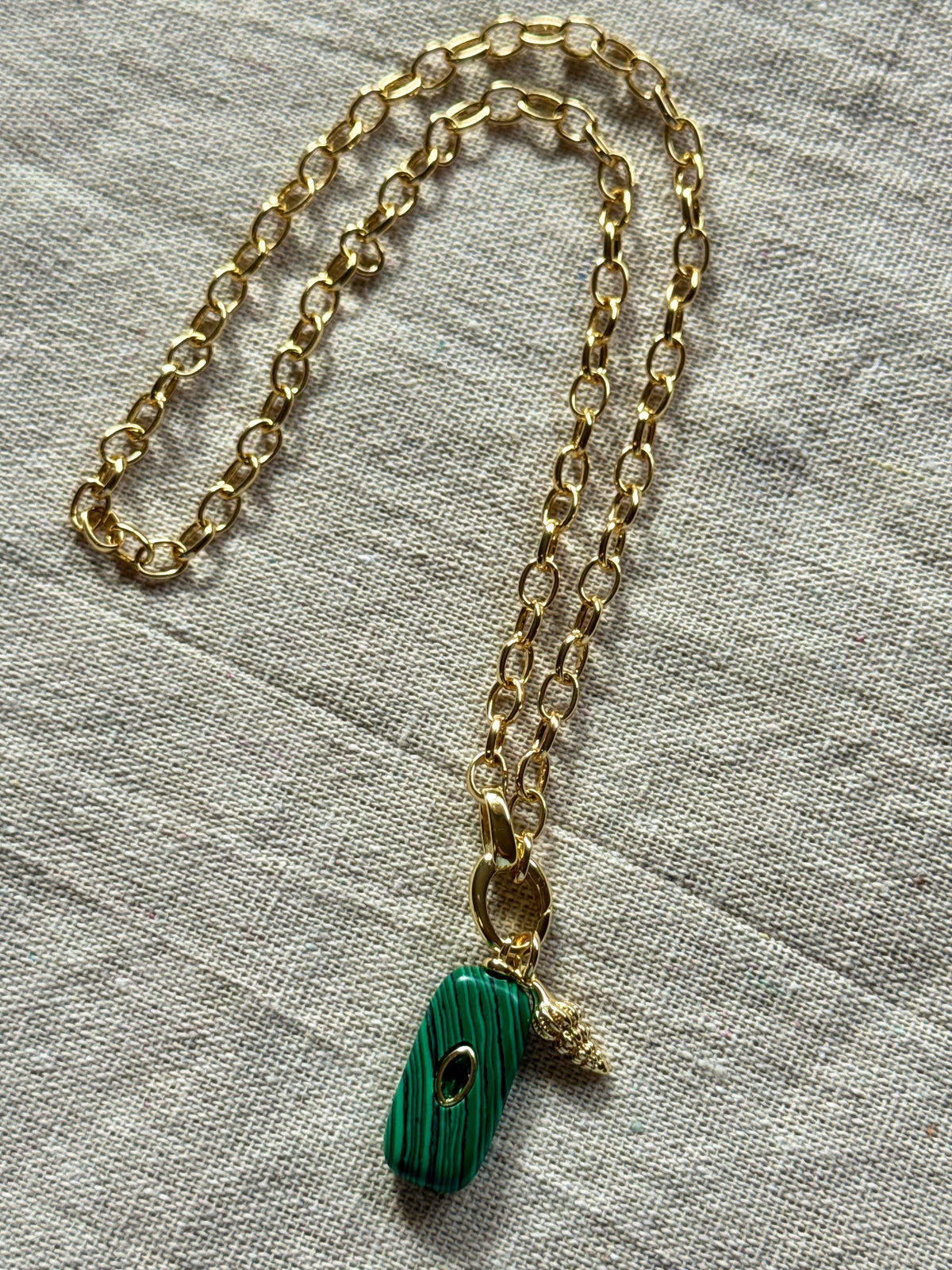 Oval link chain