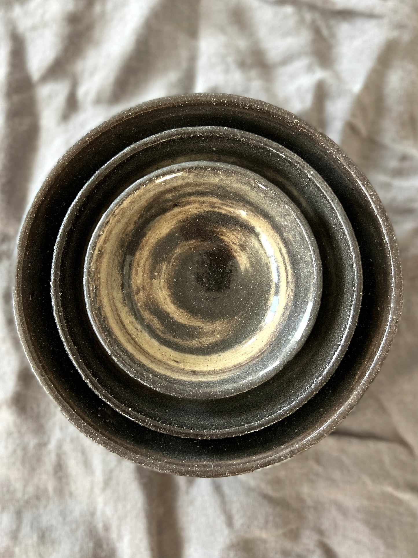"Dark earth" serve ware - set of 5 bowls
