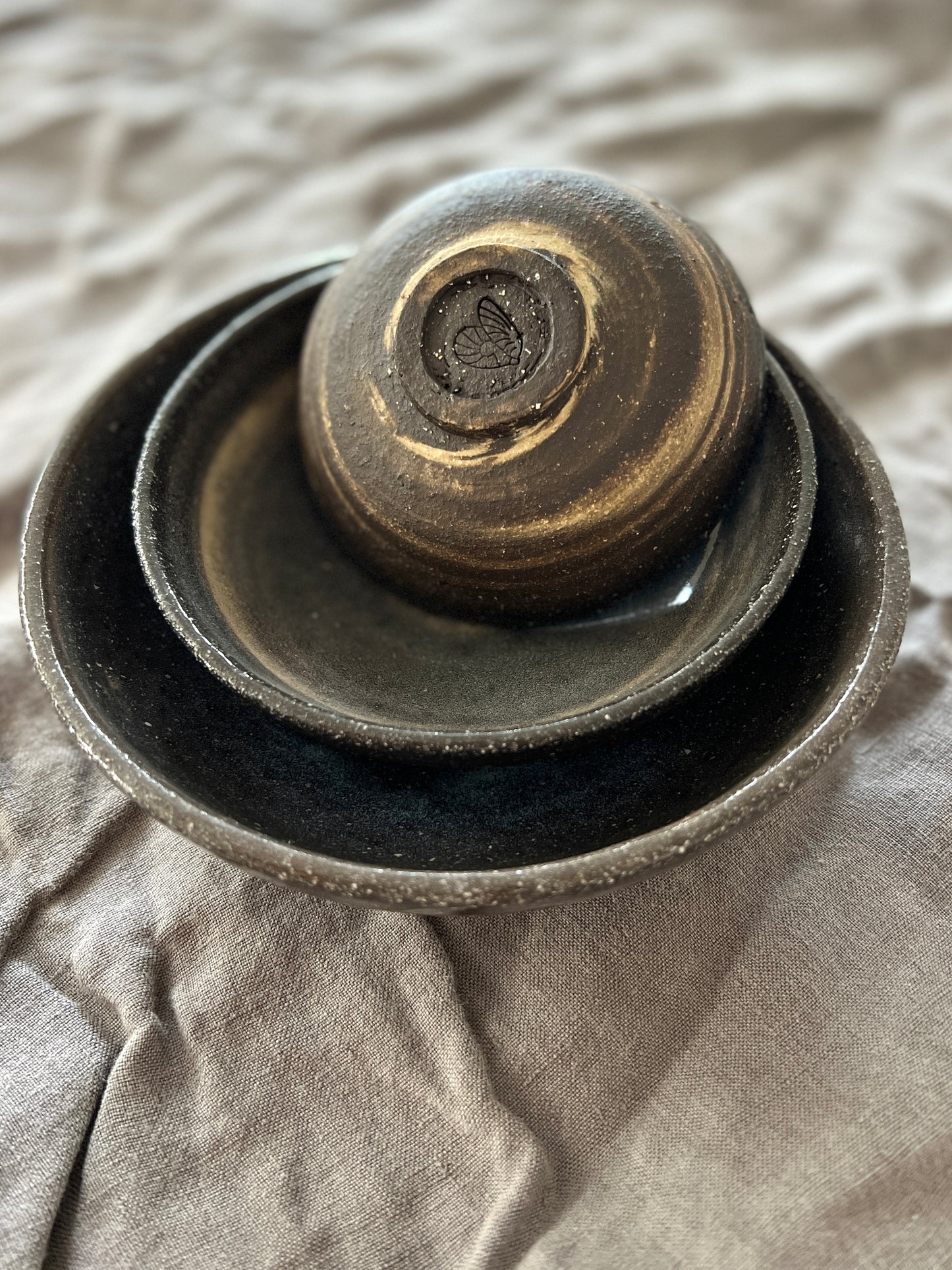 "Dark earth" serve ware - set of 5 bowls