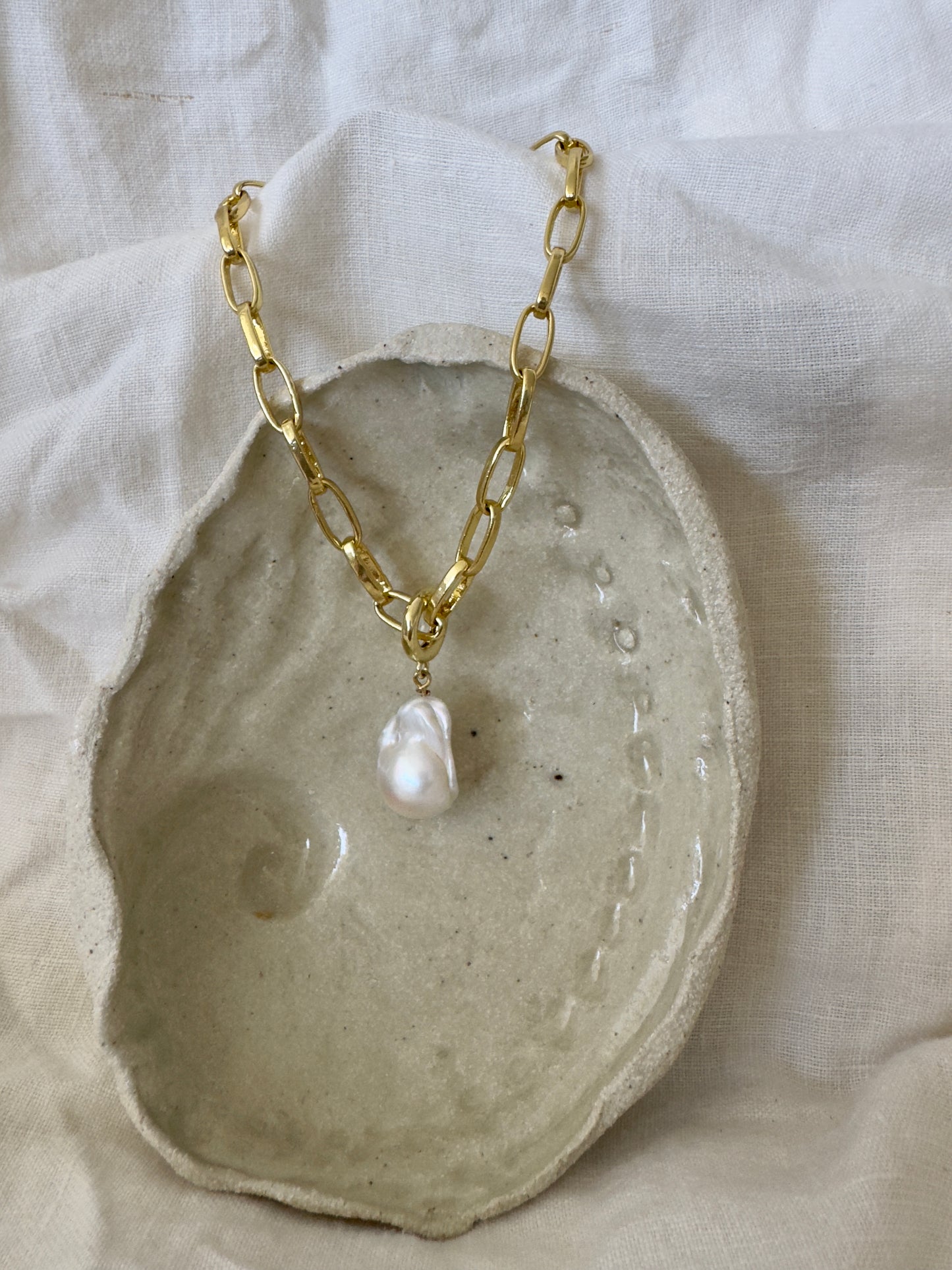 Ocean pendant chain necklace with White Baroque Pearl - 14K Gold Fill