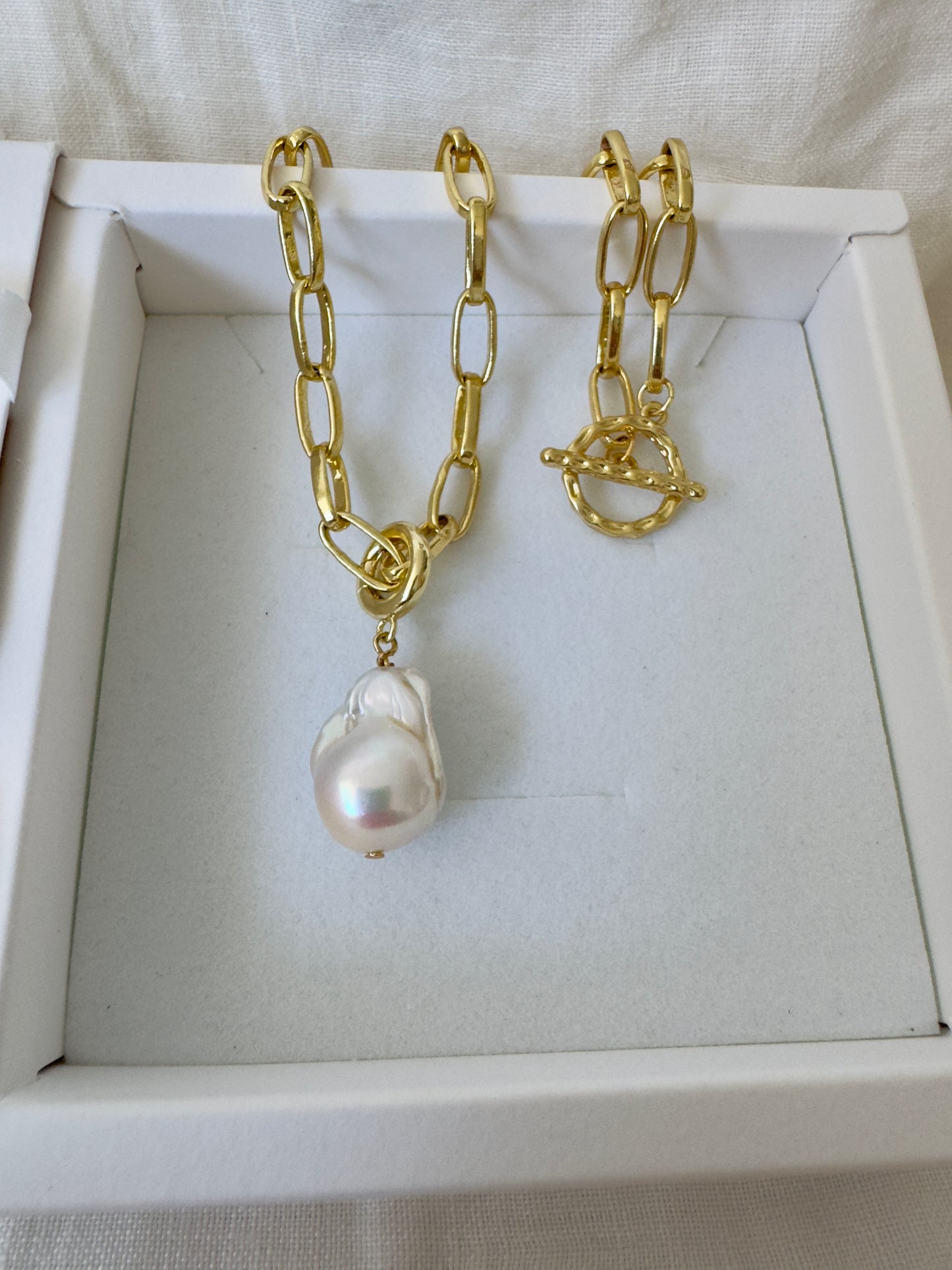 Ocean pendant chain necklace with White Baroque Pearl - 14K Gold Fill