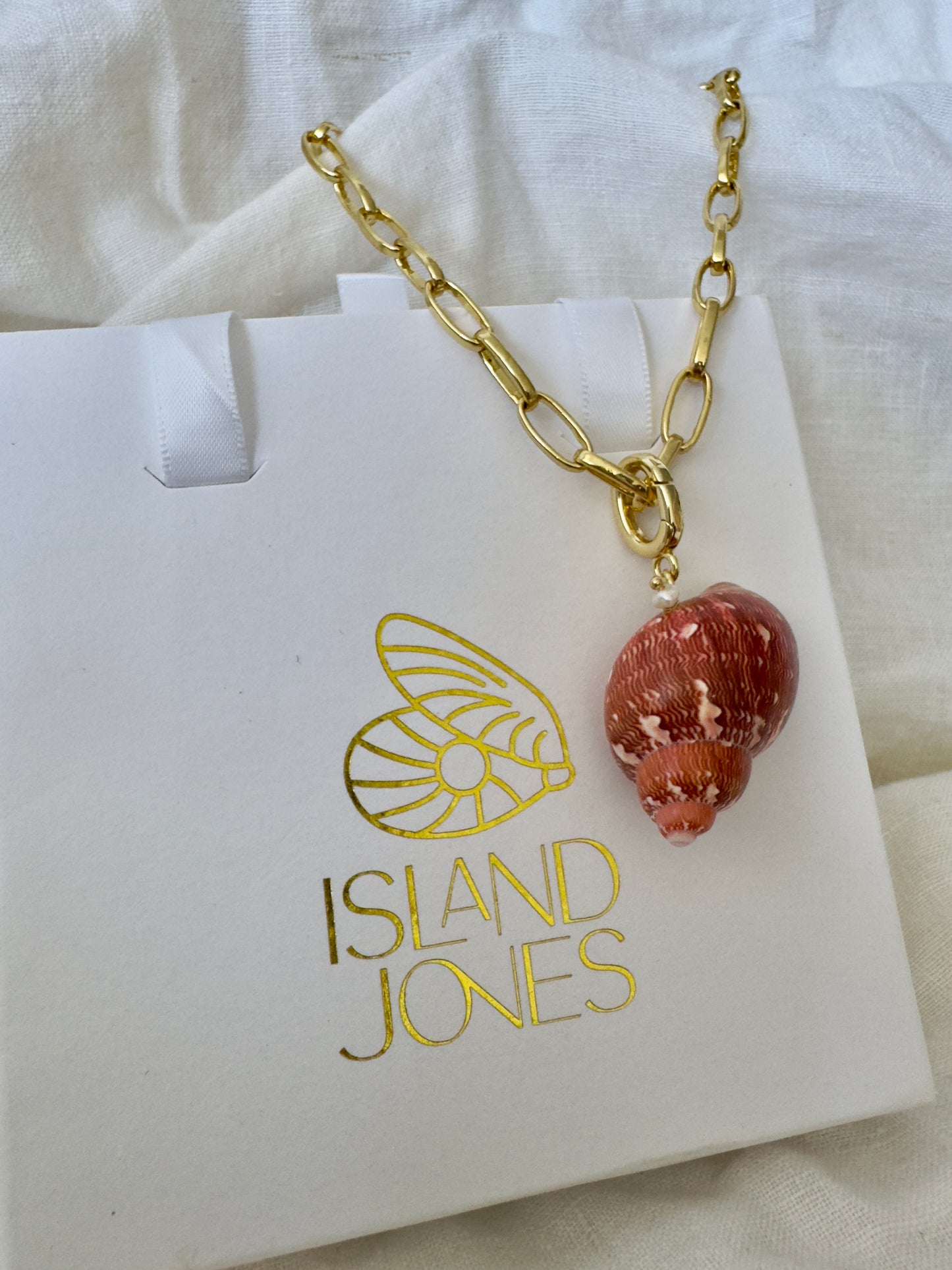 Ocean pendant chain necklace with shell - 14K Gold Fill