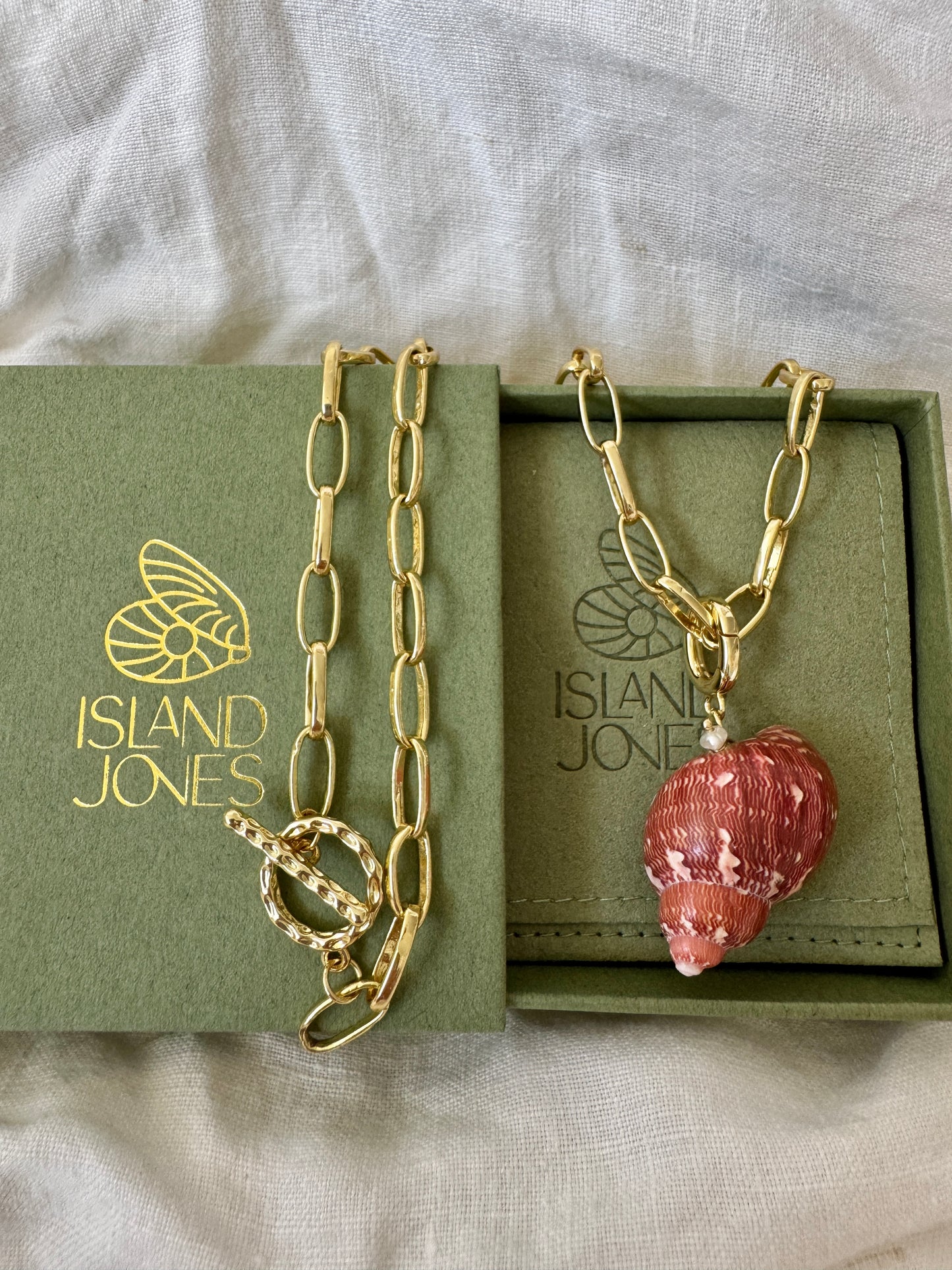 Ocean pendant chain necklace with shell - 14K Gold Fill