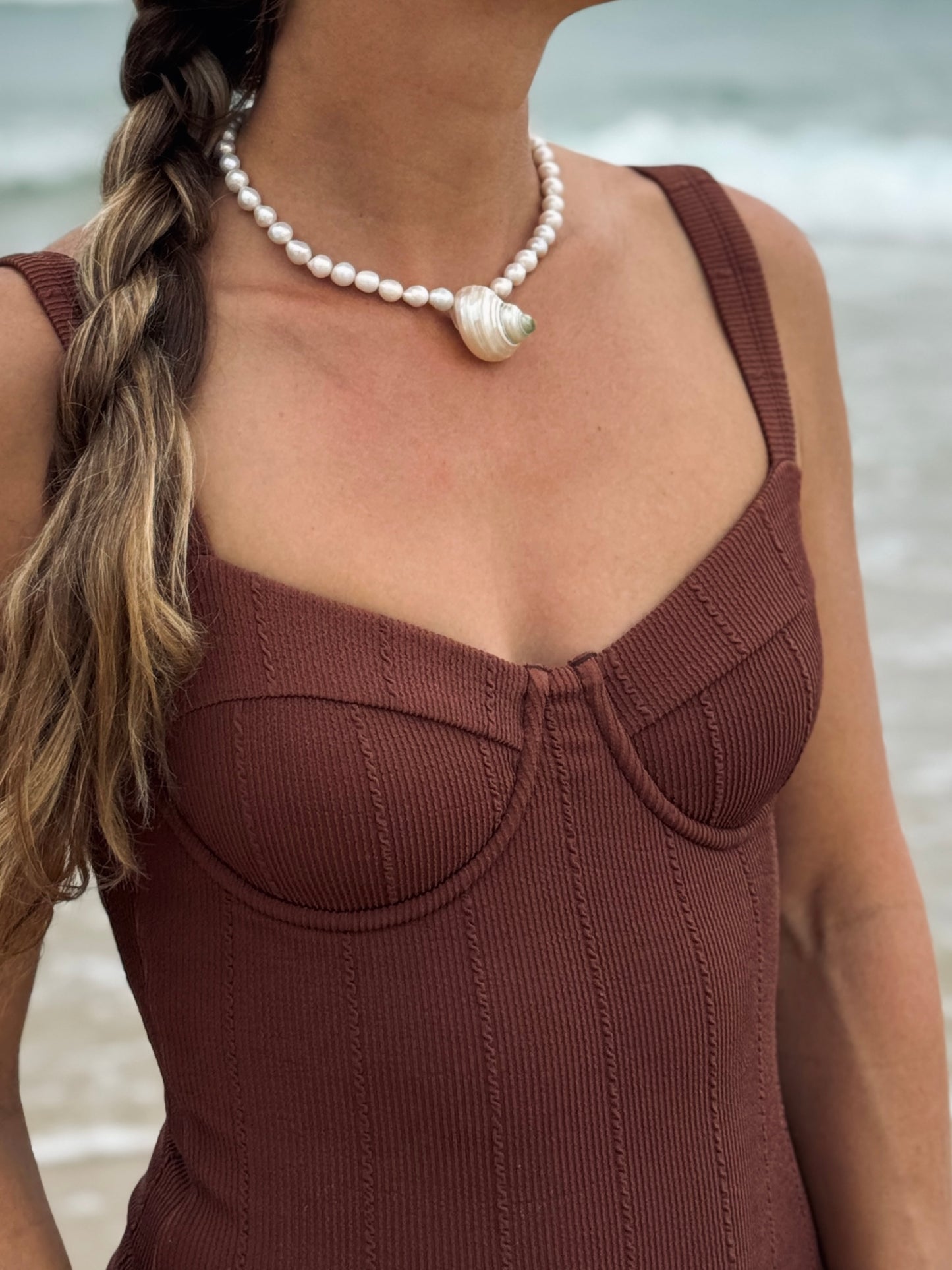 Pearlescent choker necklace