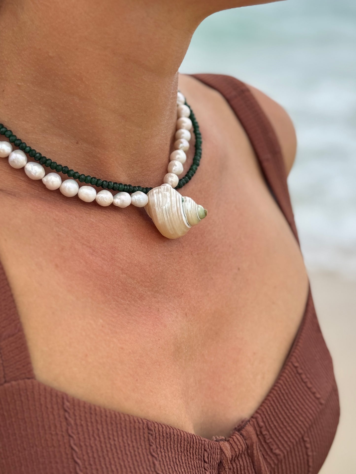 Pearlescent choker necklace