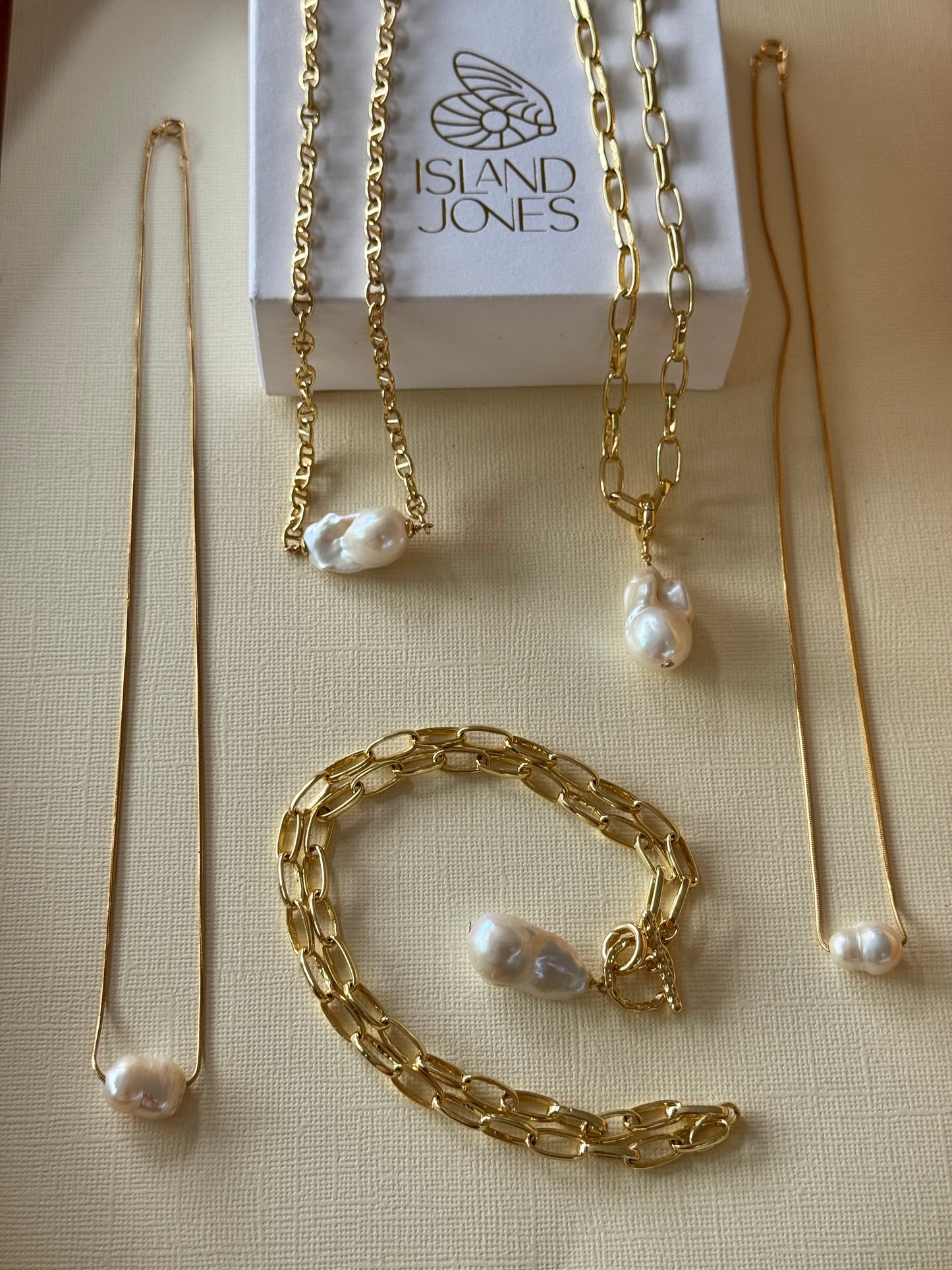 Sudbury White freshwater pearl chain necklace