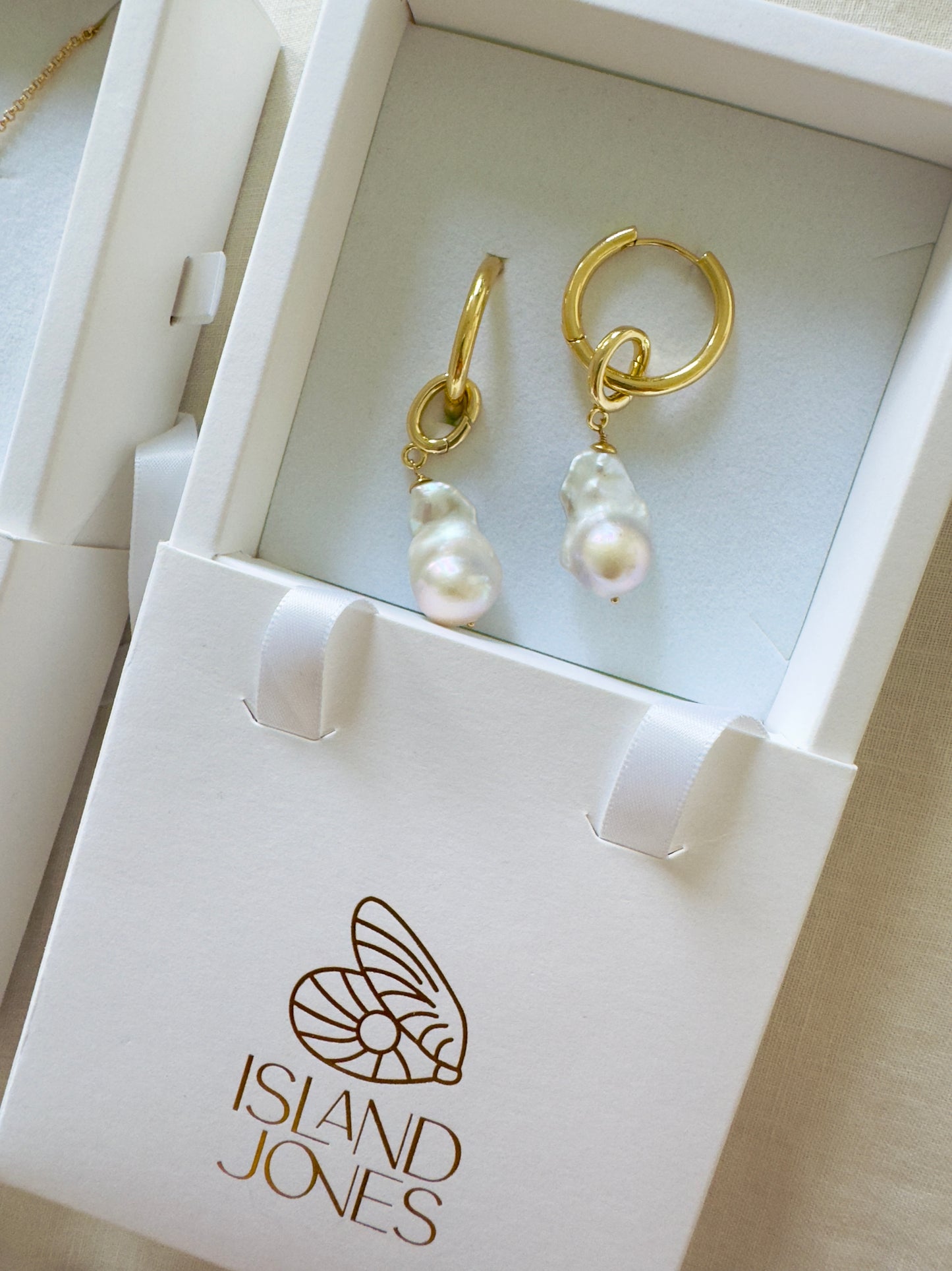 Vlasoff White Keshi pearl Earring hoops