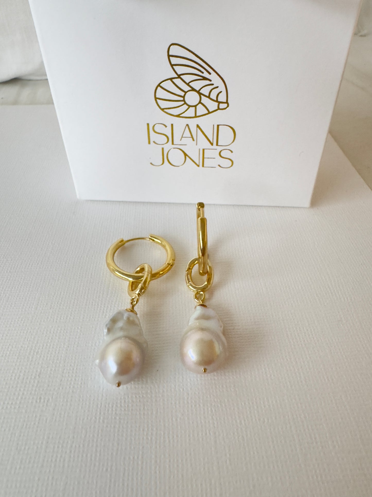 Vlasoff White Keshi pearl Earring hoops