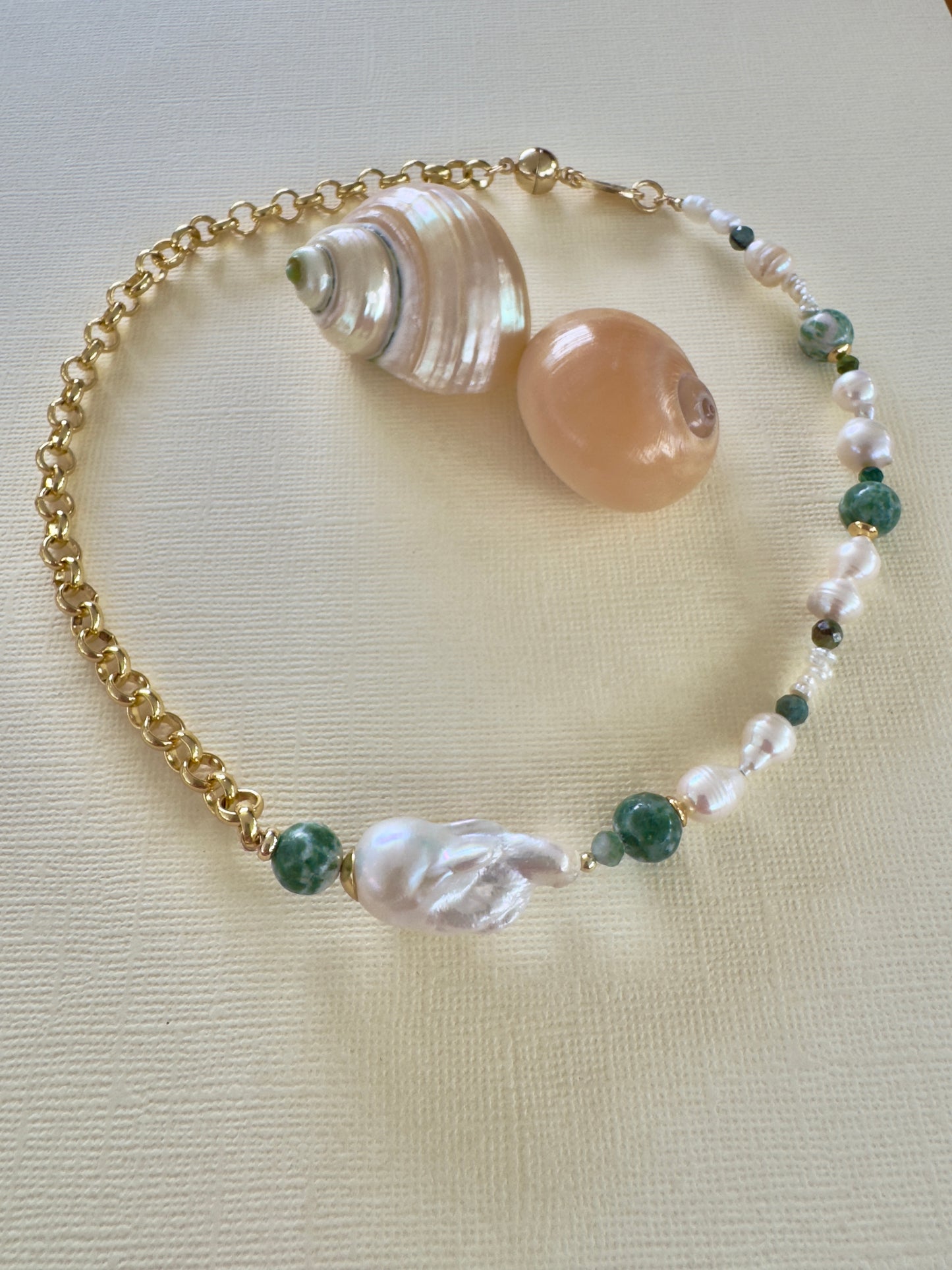 Luna pearl choker