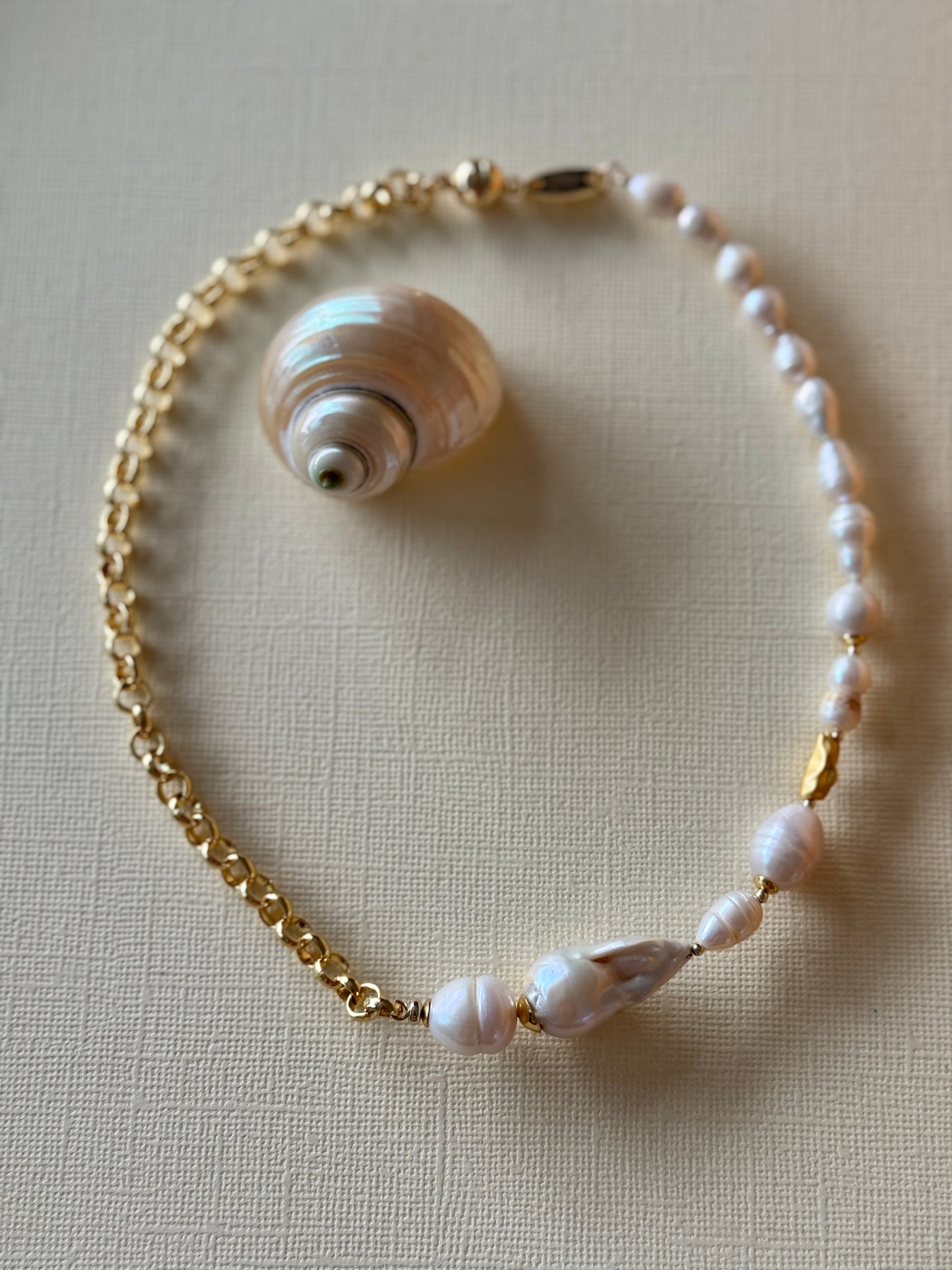 Luna Pearl chain choker