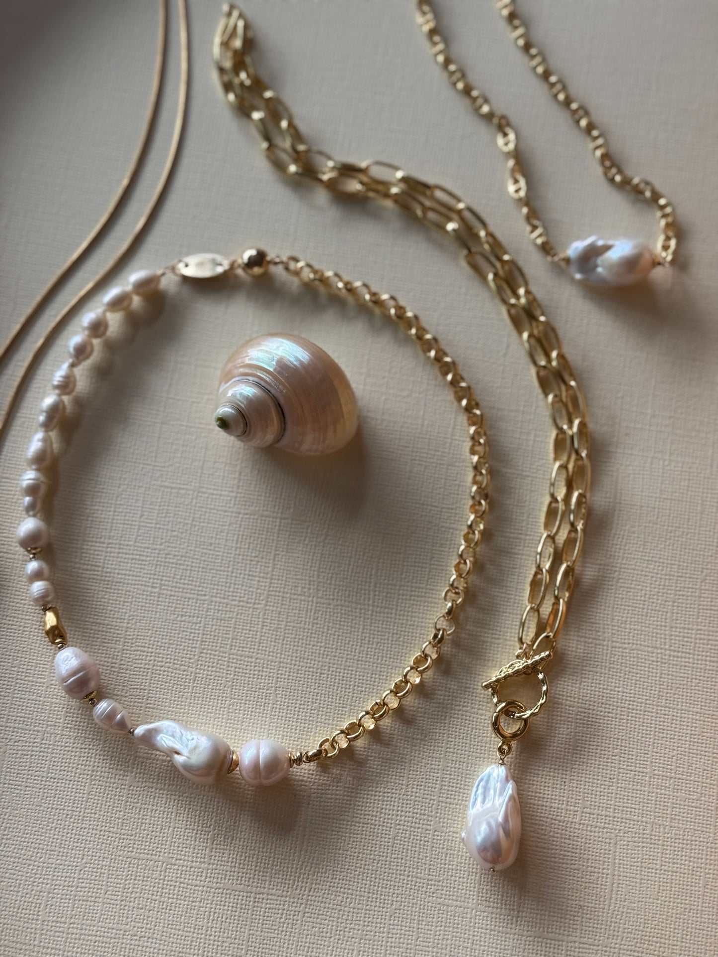 Luna Pearl chain choker