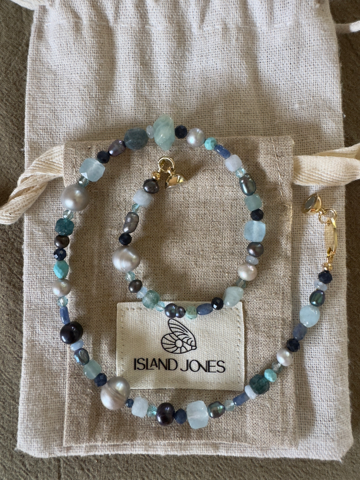 Azure choker