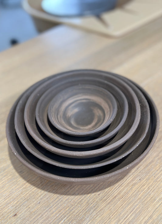 "Dark earth" serve ware - set of 5 bowls