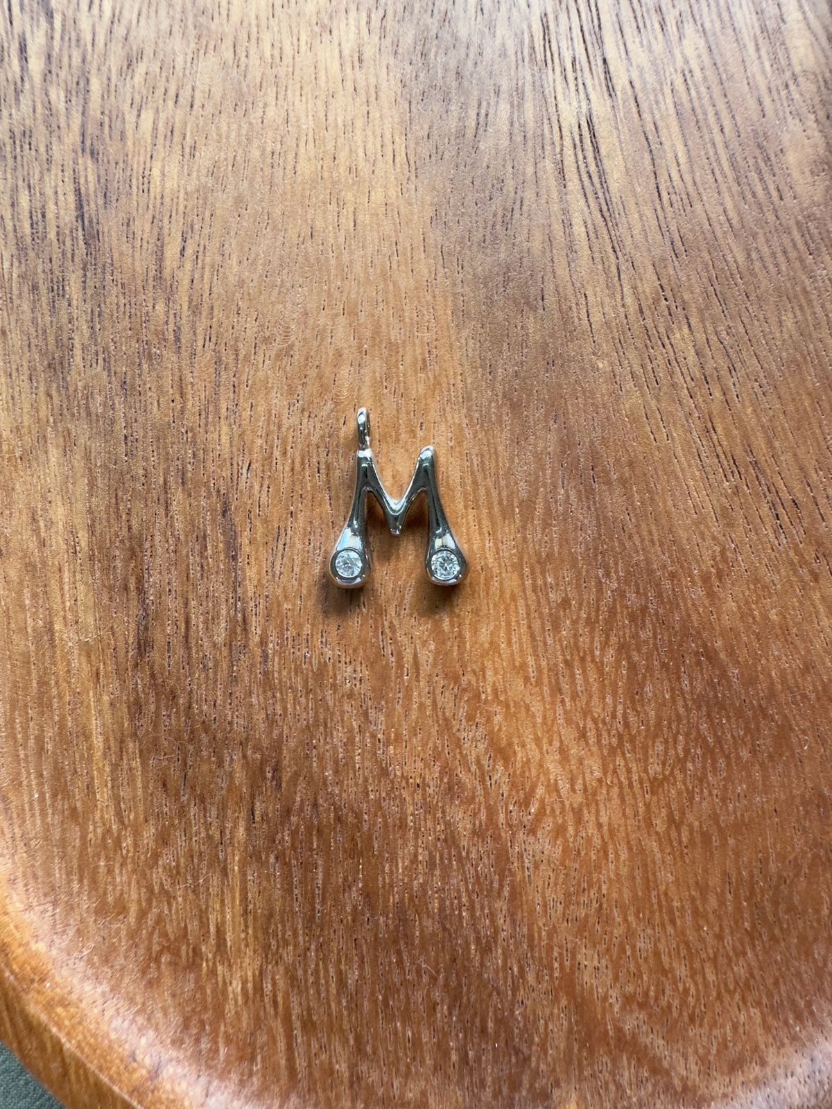 Initial pendant