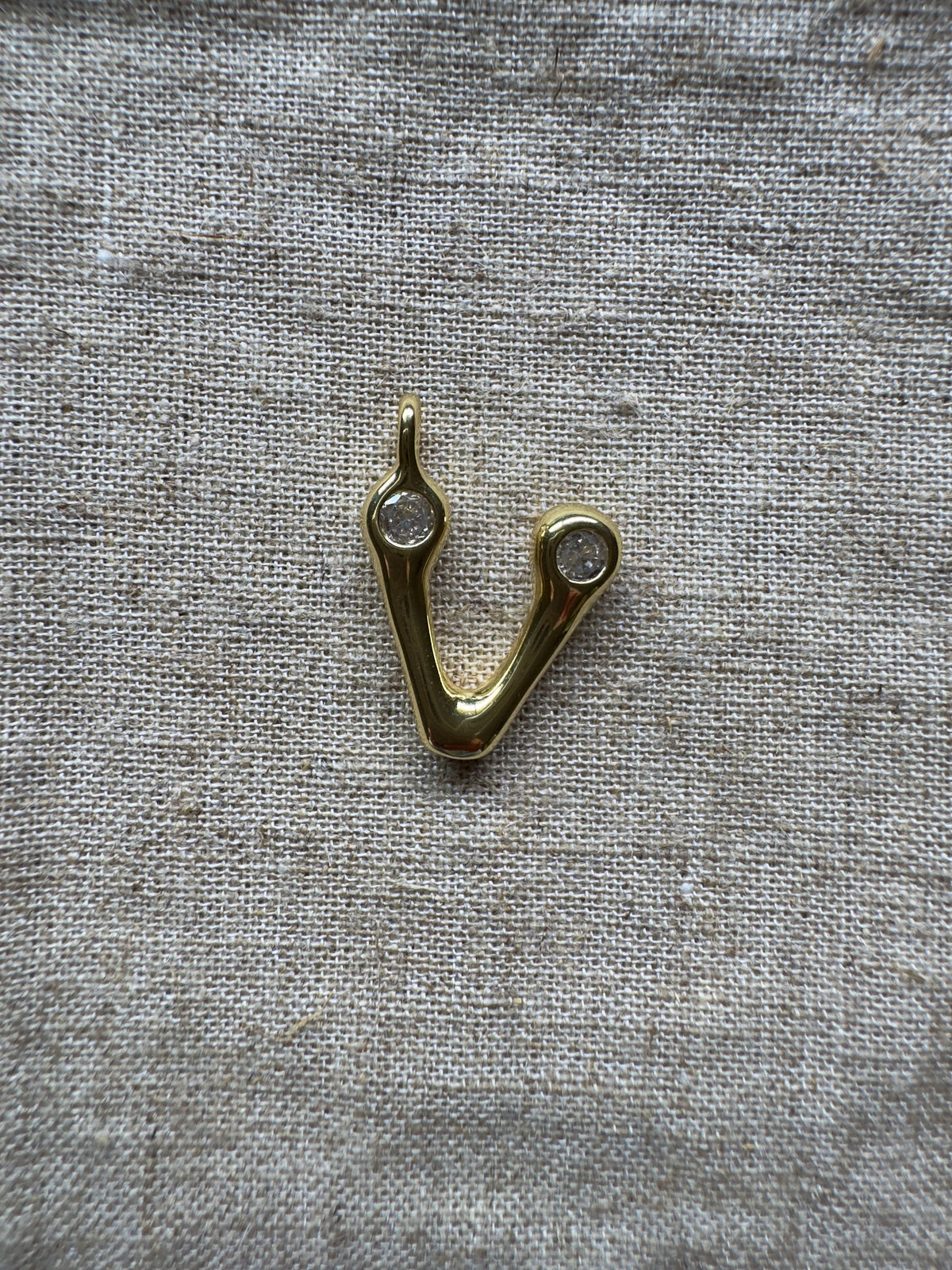 Initial pendant