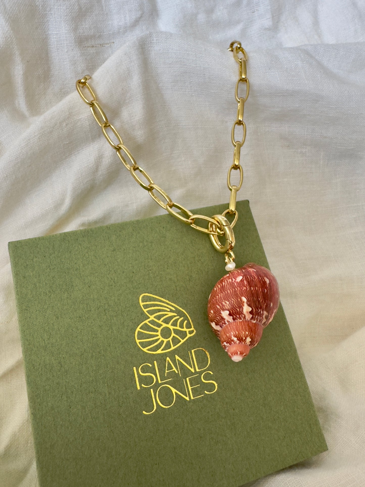 Ocean pendant chain necklace with shell - 14K Gold Fill
